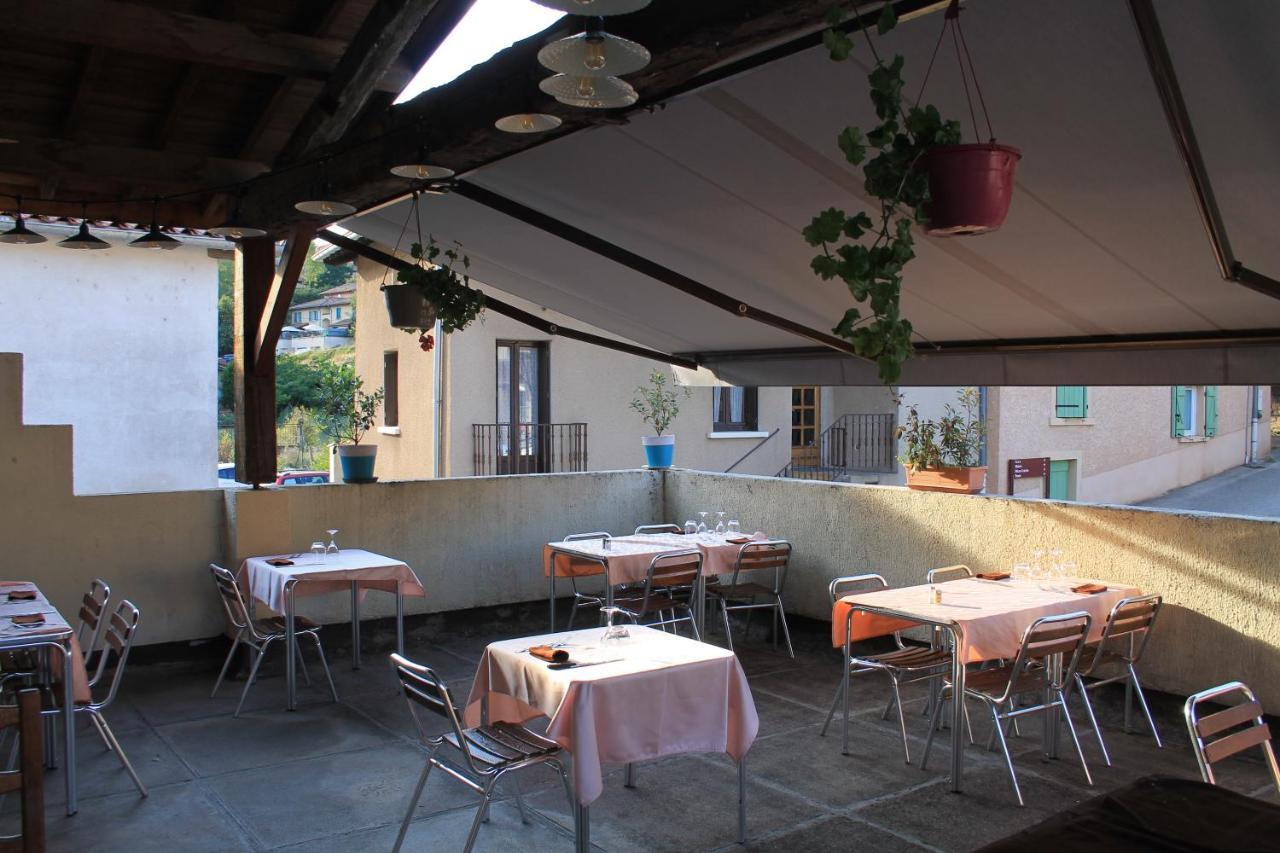 Hôtel Restaurant Le Saint Clément Saint-Clement-sur-Valsonne Exterior foto