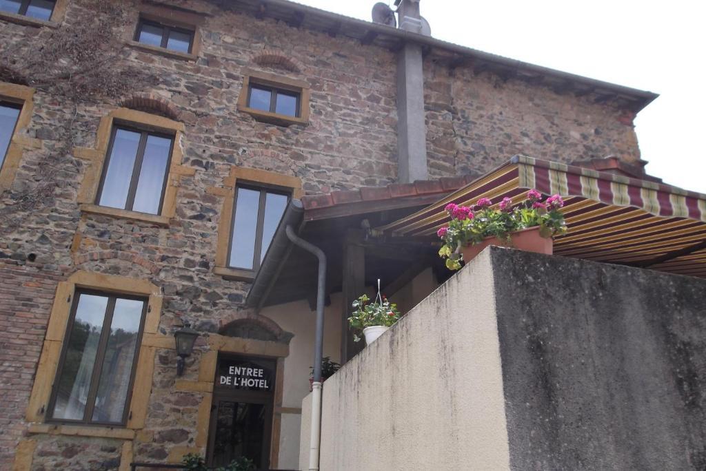 Hôtel Restaurant Le Saint Clément Saint-Clement-sur-Valsonne Exterior foto