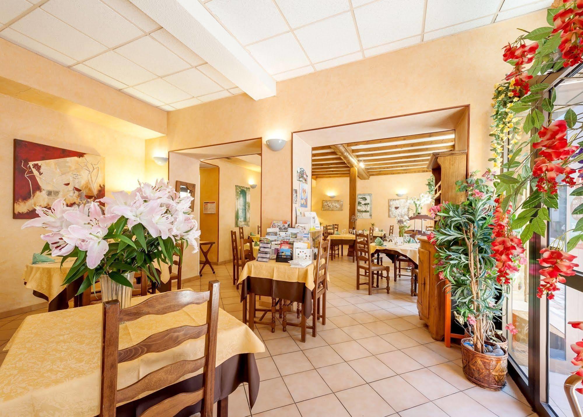 Hôtel Restaurant Le Saint Clément Saint-Clement-sur-Valsonne Exterior foto