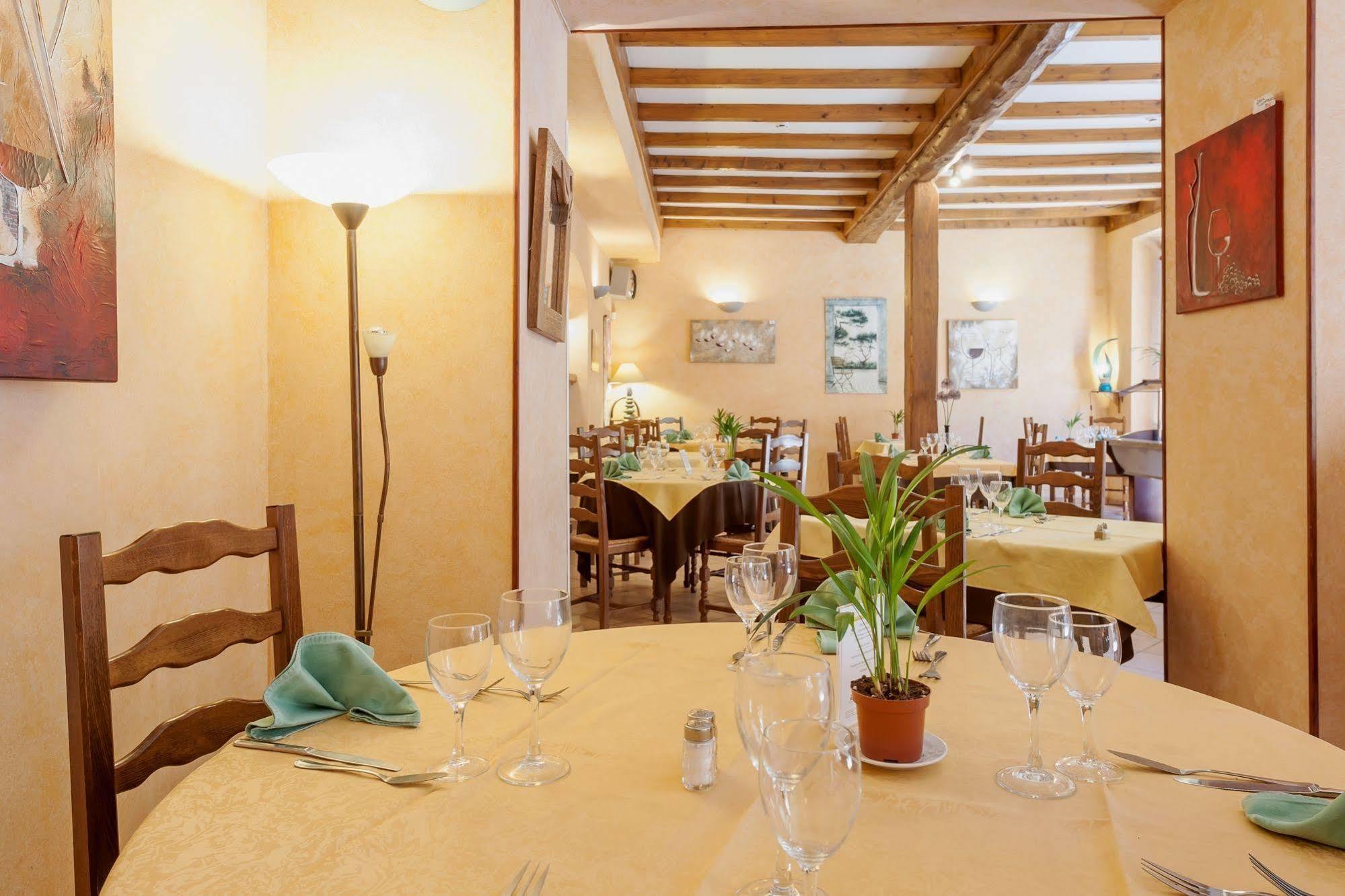 Hôtel Restaurant Le Saint Clément Saint-Clement-sur-Valsonne Exterior foto