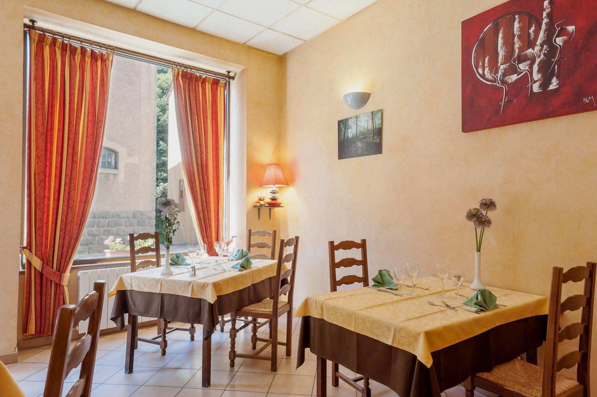 Hôtel Restaurant Le Saint Clément Saint-Clement-sur-Valsonne Exterior foto