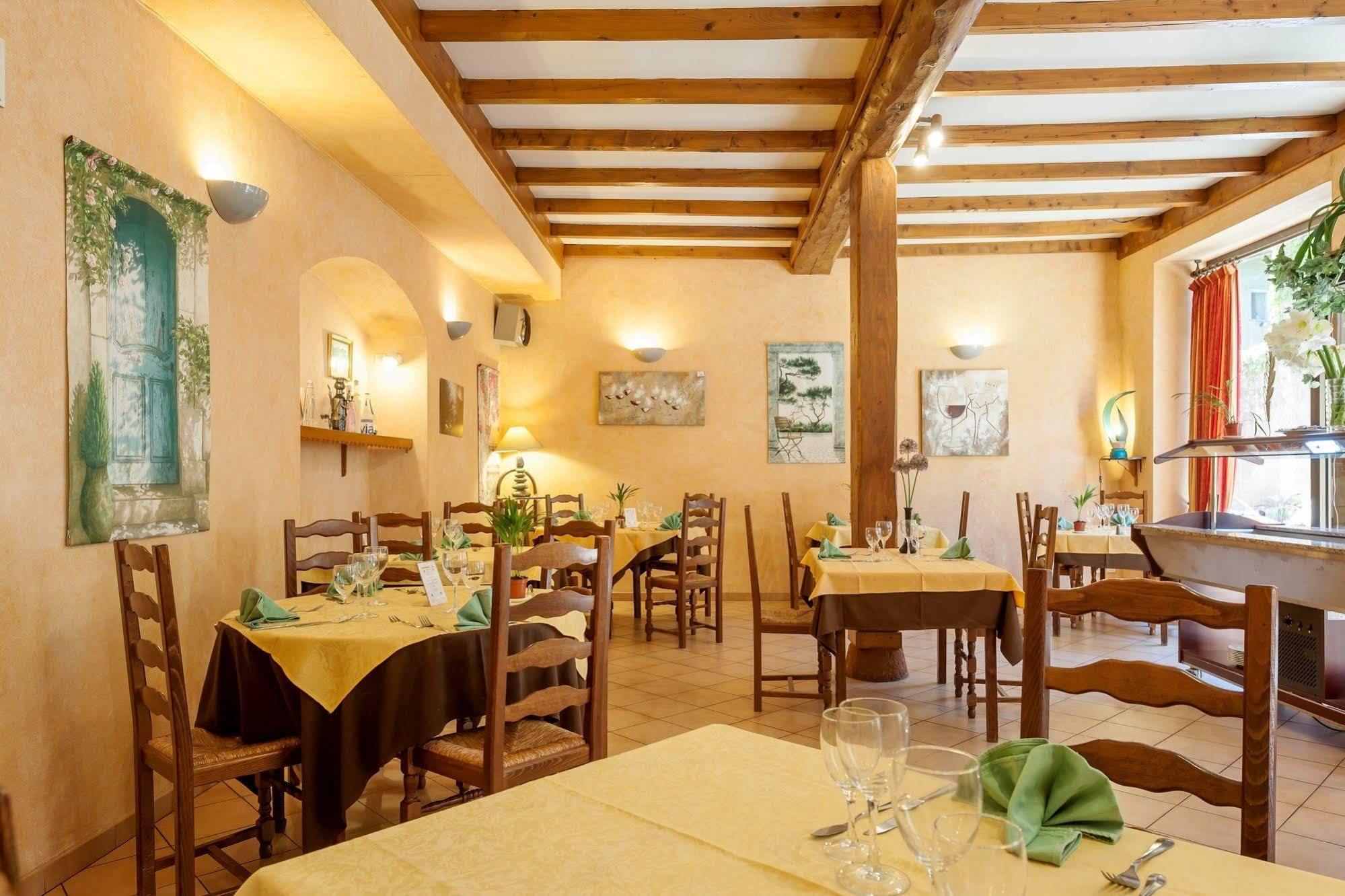 Hôtel Restaurant Le Saint Clément Saint-Clement-sur-Valsonne Exterior foto