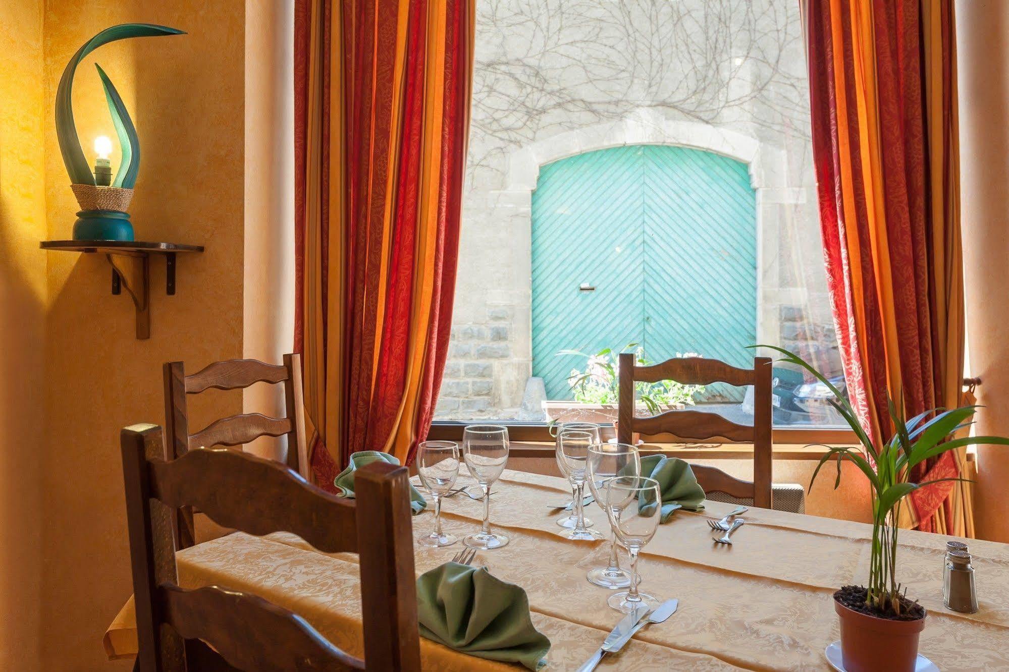 Hôtel Restaurant Le Saint Clément Saint-Clement-sur-Valsonne Exterior foto
