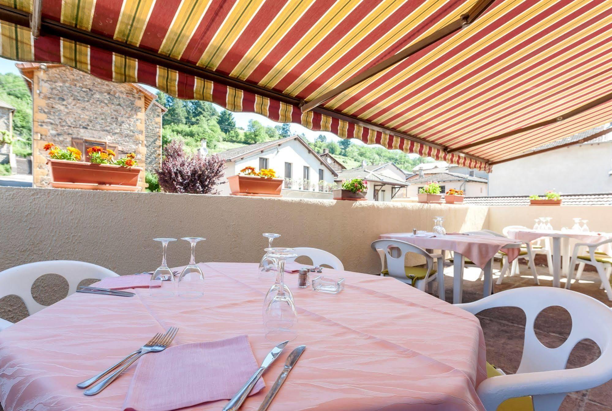 Hôtel Restaurant Le Saint Clément Saint-Clement-sur-Valsonne Exterior foto